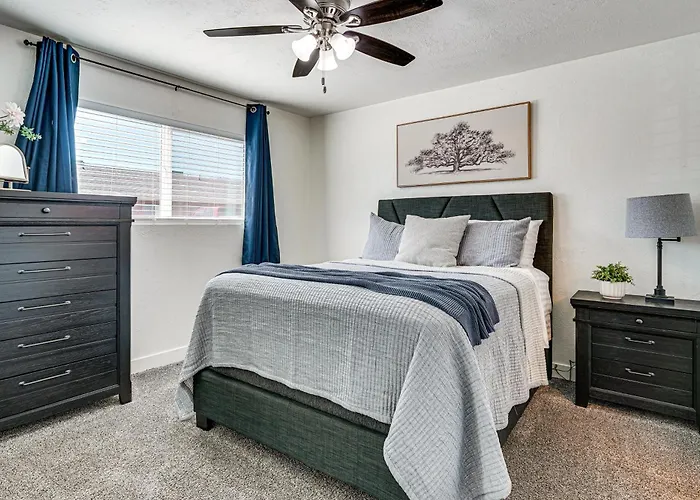Explore Gila Valley & Eac! Modern