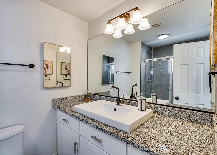 Explore Gila Valley & Eac! Modern